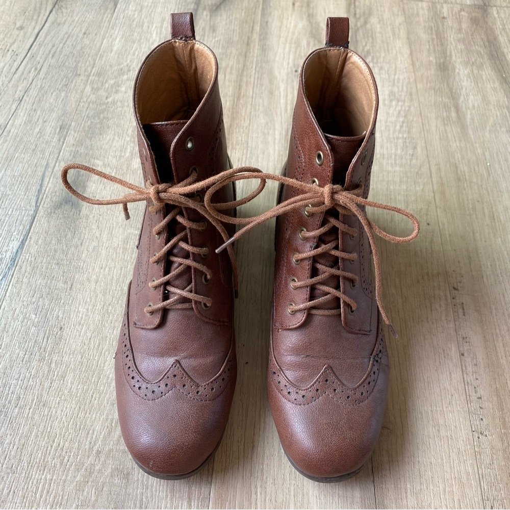 Dollhouse Brown Wingtip Lace Up Boots Sz 7.5